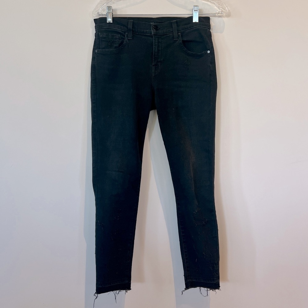 J Brand Mid Rise Capri Black Destruct Denim Jeans. Women’s 26